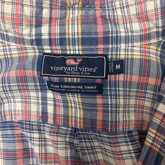 Comfortable, Thick Vineyard Vines summer button down that is ready to wear - Picture 3 of 3